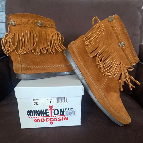 Minnetonka Moccasin boots - Picture 1 of 2